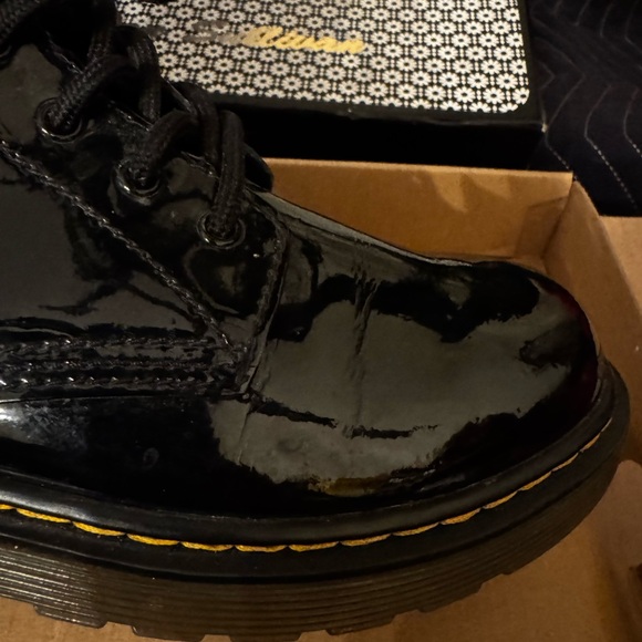Dr. Martens 1460Y Patent Lamper - Picture 5 of 8